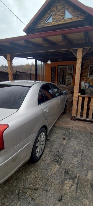 Vând Toyota Avensis