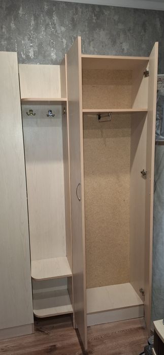 Продам прихожую, 3 шкафа