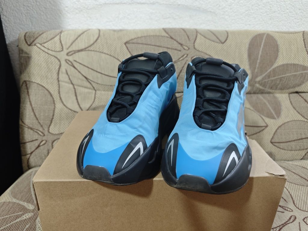 Adidas Yeezy 700 blue cian
