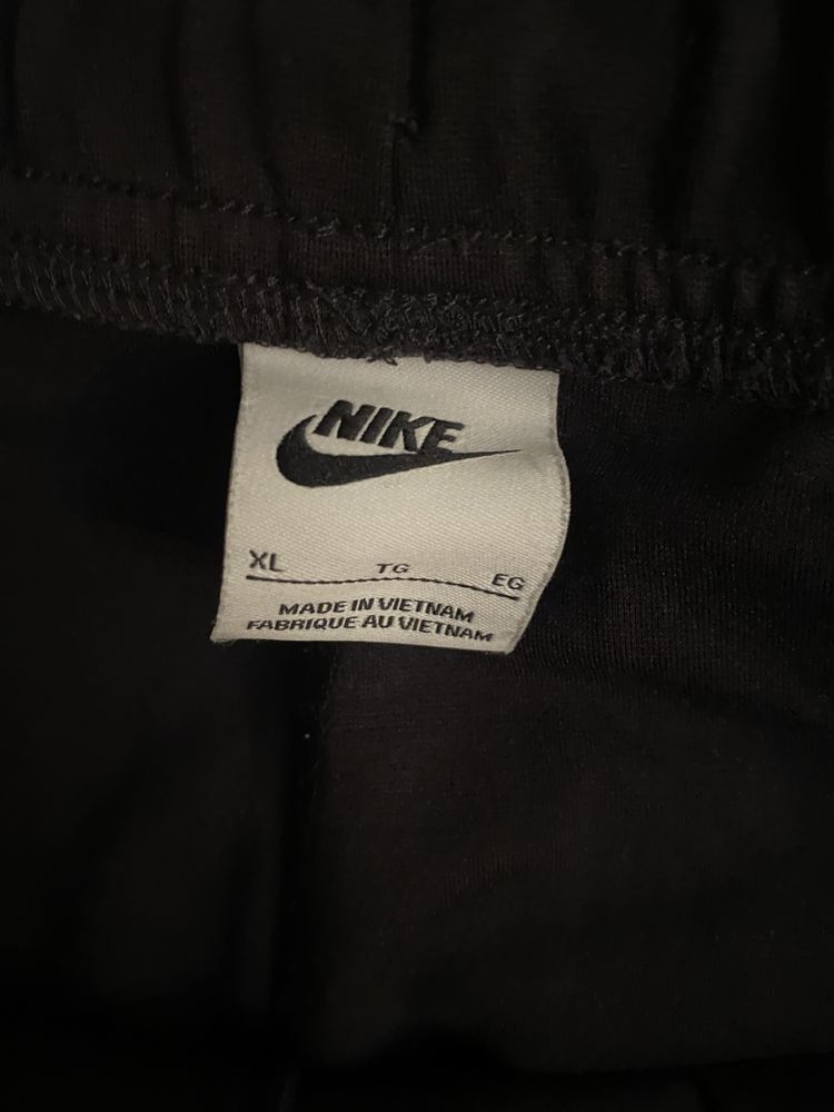 Къси панталони nike tech fleece