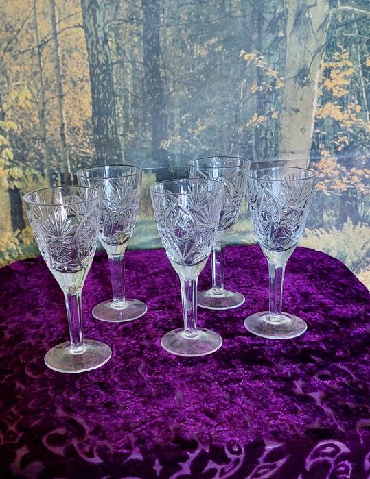 Хрустальные рюмки и фужеры