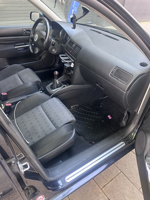 Volswagen bora 1.9 ,6 trepte 131 de cai  si iphone 16 pro max de 256