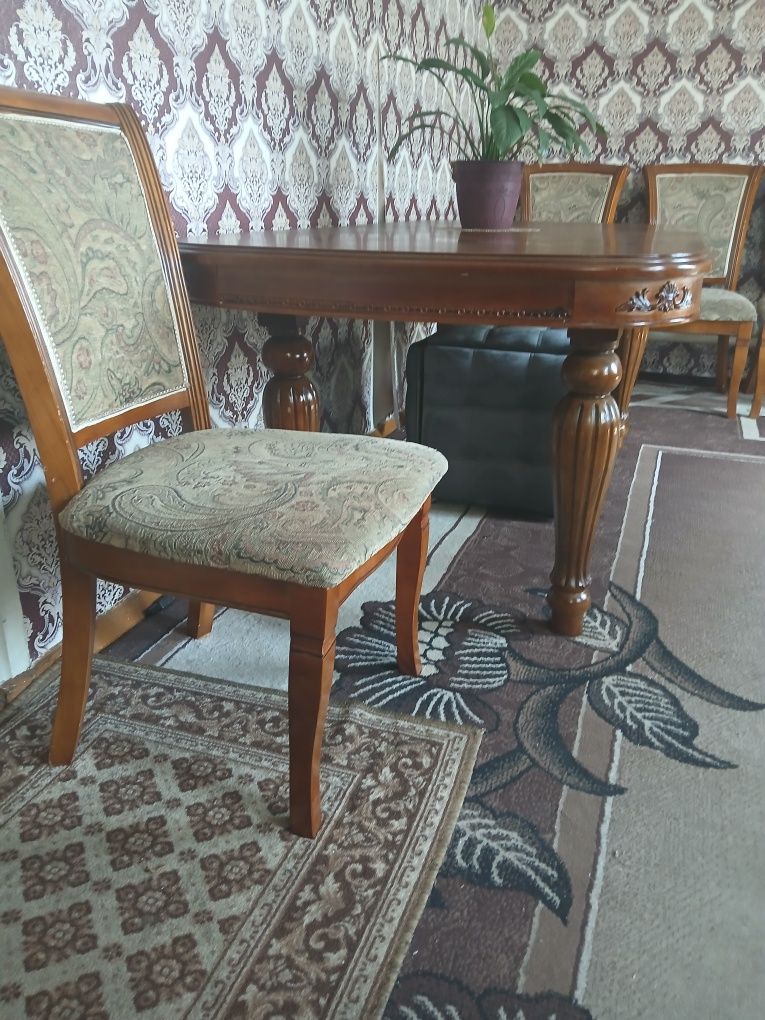 Стол из дума 8 стульев 2.5 в обычном виде длина, можно сделать длиннее