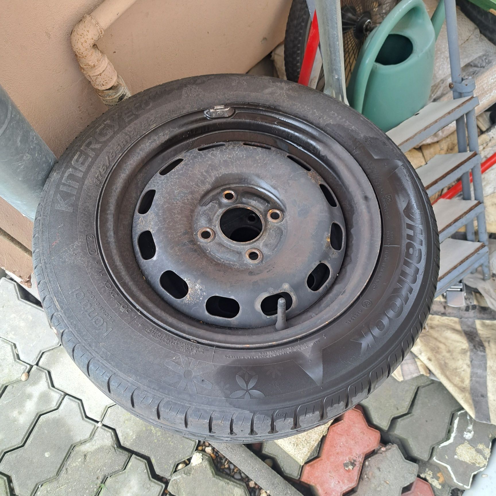 Vând roți de vară complete 175/65/r14 hankook