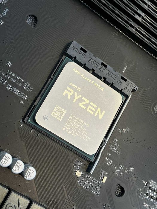 Ryzen 5 5600X RX 9060 XT 16GB Нова 64GB RAM 512 SSD Геймърски компютър