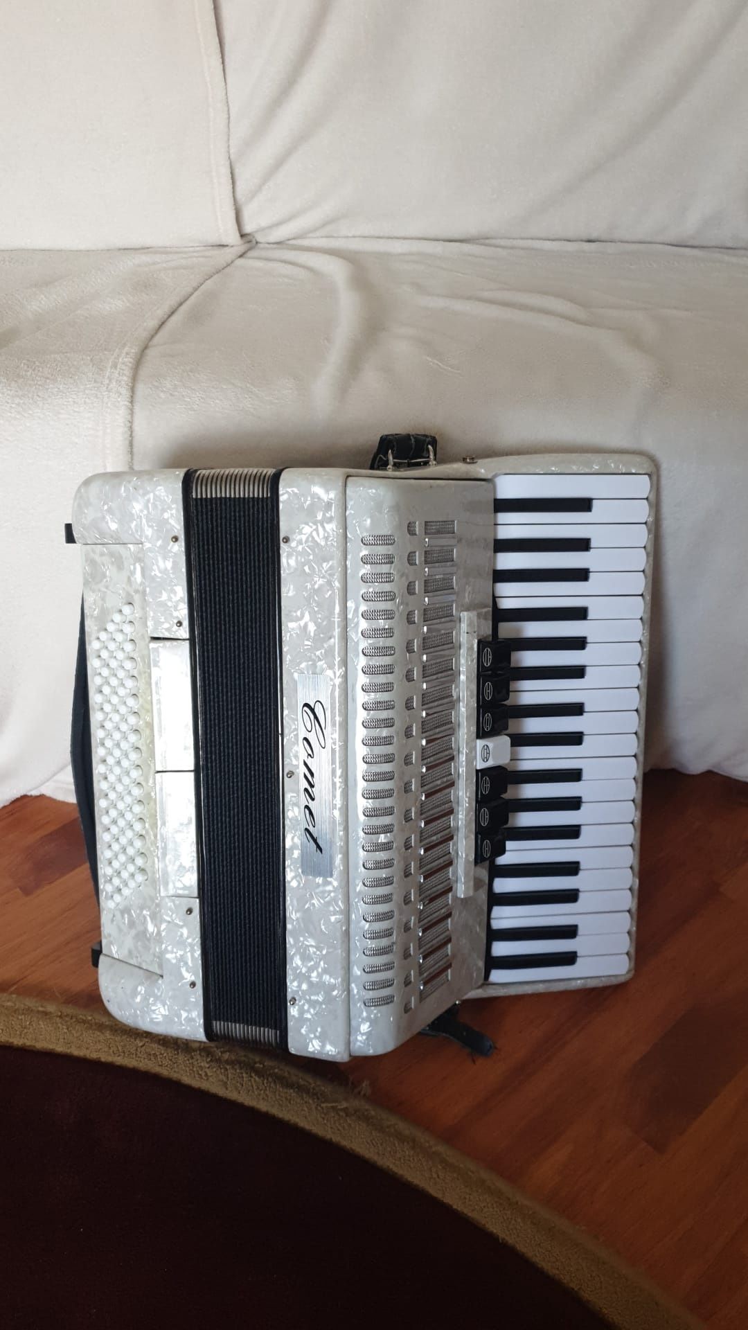 Vând acordeon Comet,80 de basi