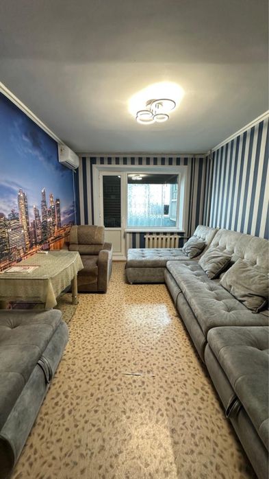 Продается 2 х комнатная квартира улучшенной планировки 9 мкр