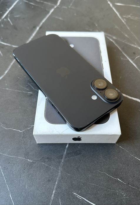 IPhone 16 Black 128GB Счупен екран