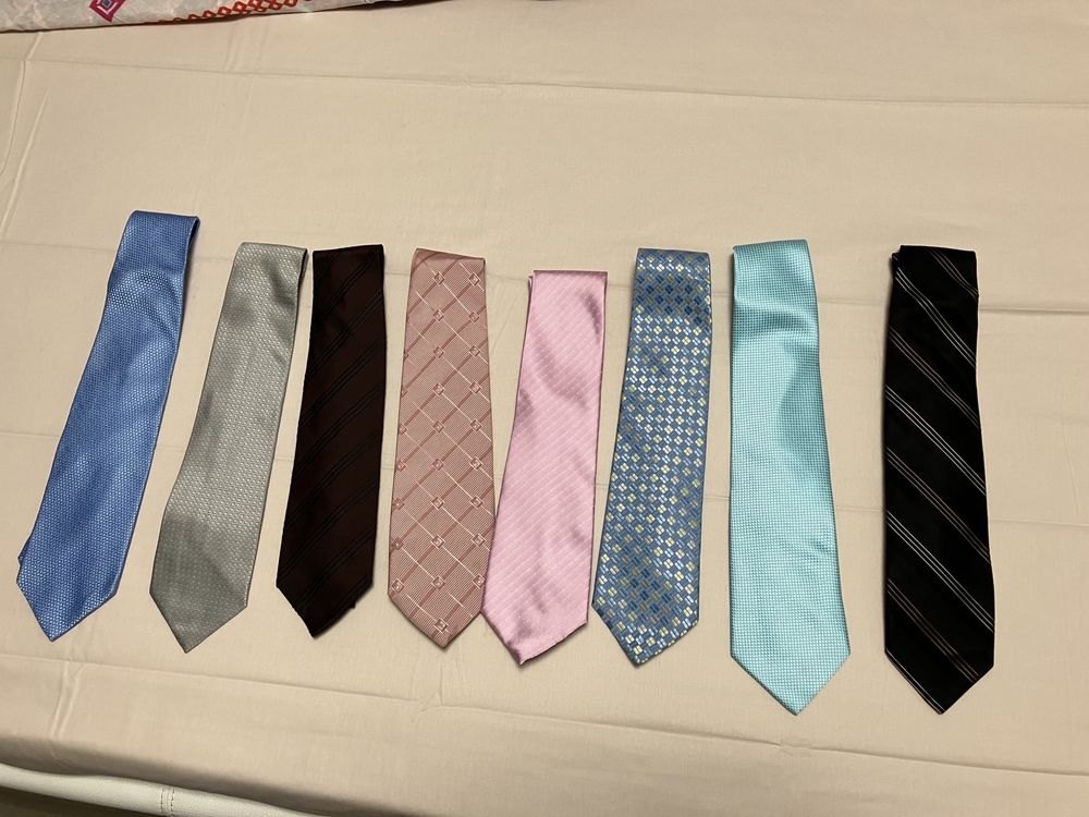 Set 8 cravate diferite culori și modele
