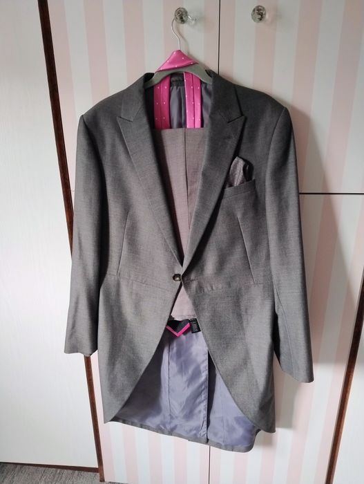 Costum cu sacou frac