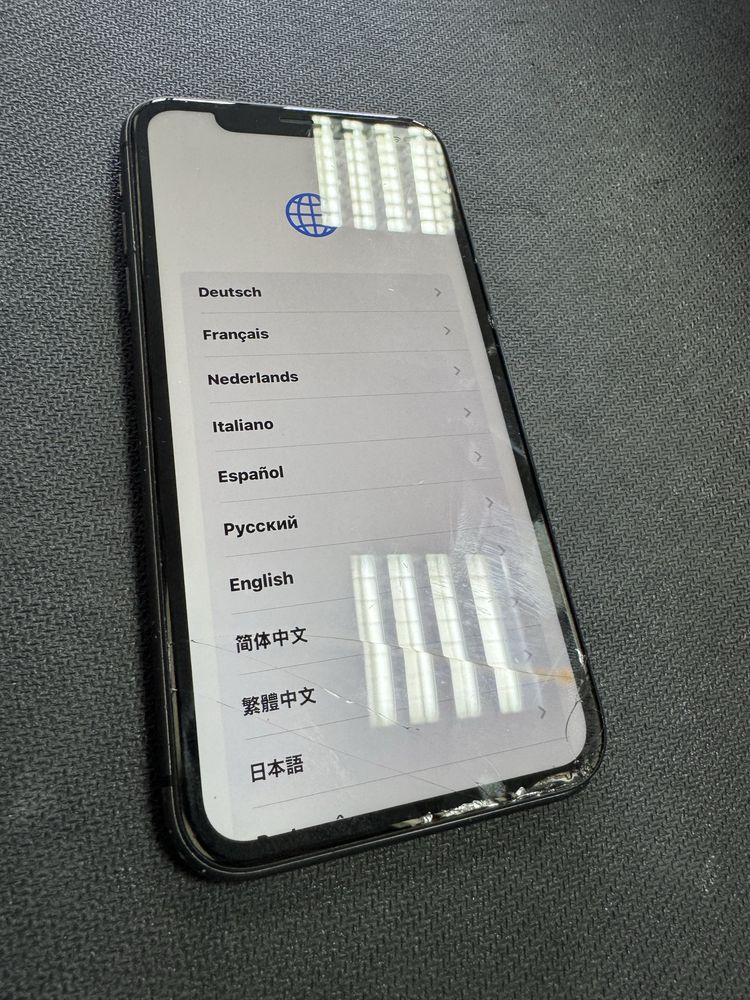 iPhone 11 64gb - заключен с айклауд