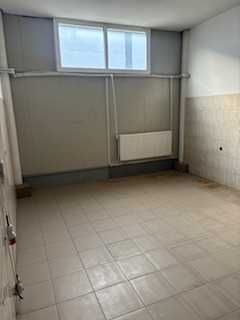 inchiriez hala 300mp,compartimentata cu 100mp spatiu frigorific .