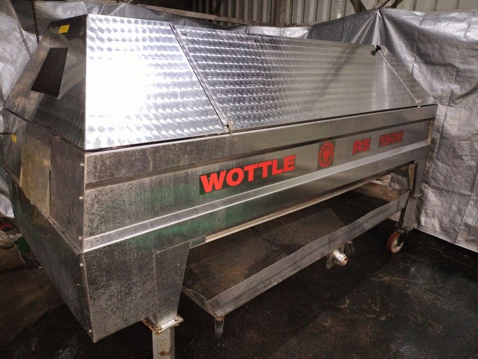 Presa pentru struguri Wottle RS 1500 și desciorchinător cu pompa