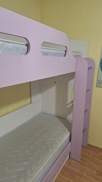 Двуетажно легло с матраци