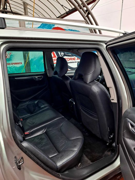 Volvo XC70 AWD 4x4 – 185 CP, 2.4 Diesel, Automat – 2004 –