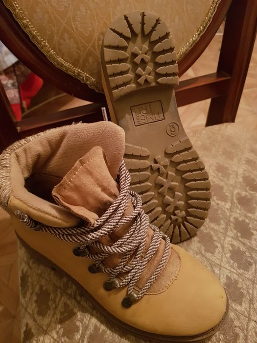 Женская обувь 37 размер