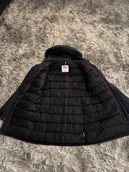Geaca tommy hilfigem stare buna marimea M dar recomand un S e mai slim
