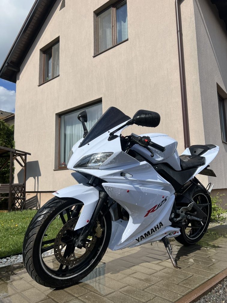 Yamaha yzf125r (cbr duke mt)