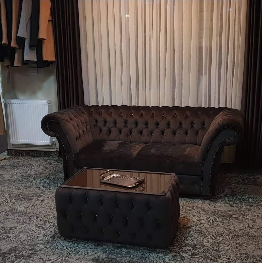 Canapea Chesterfield si masuta chesterfield