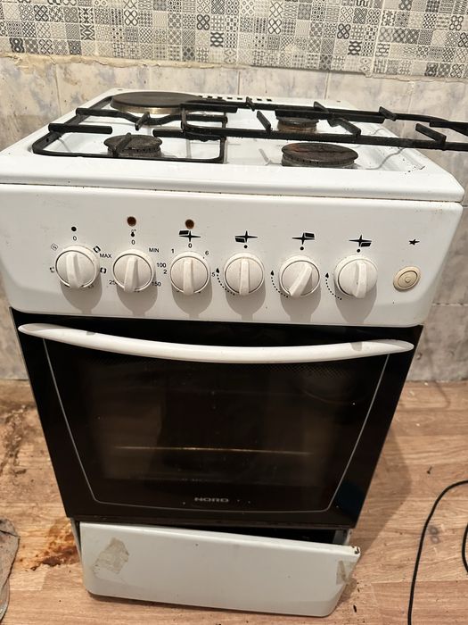 Рабочая с электр духовкой