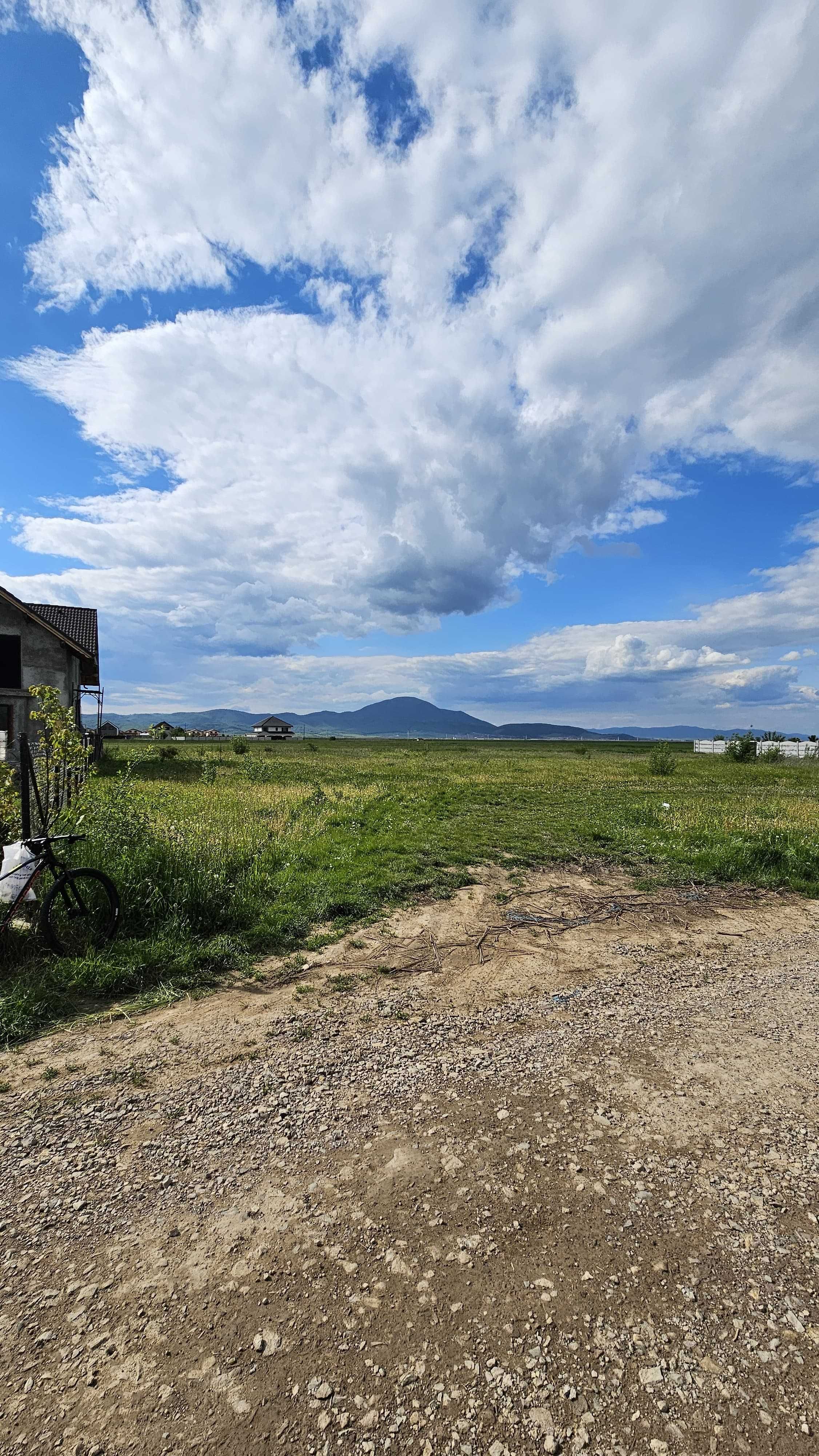 Teren de vanzare cu utilitati, 770 MP