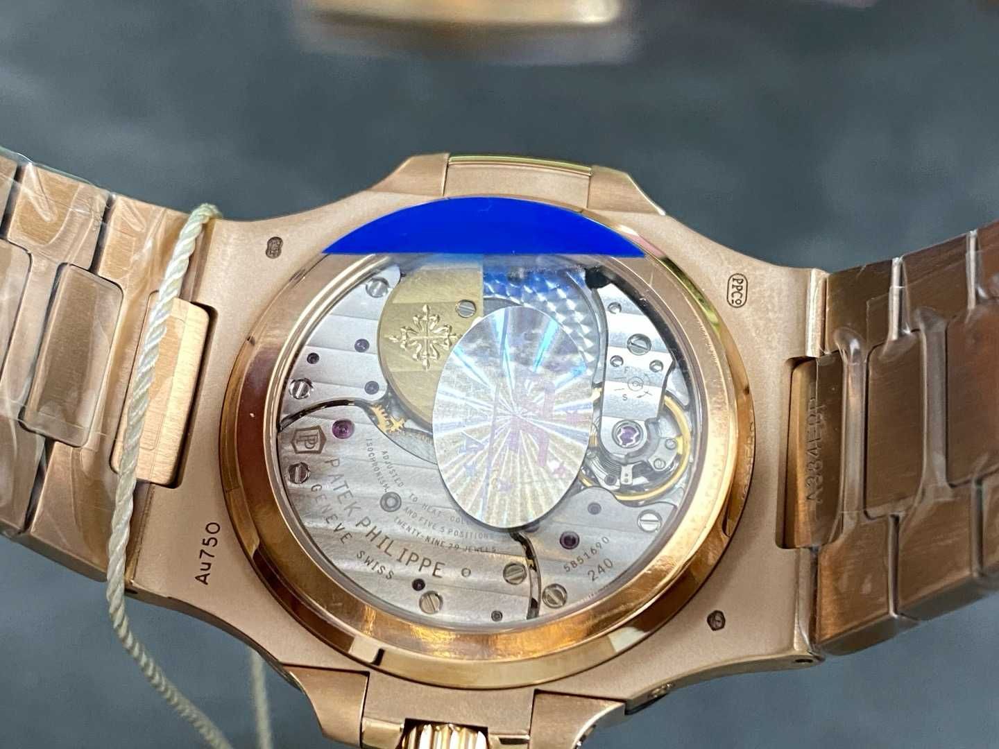 Patek Philippe Nautilus V3 злато