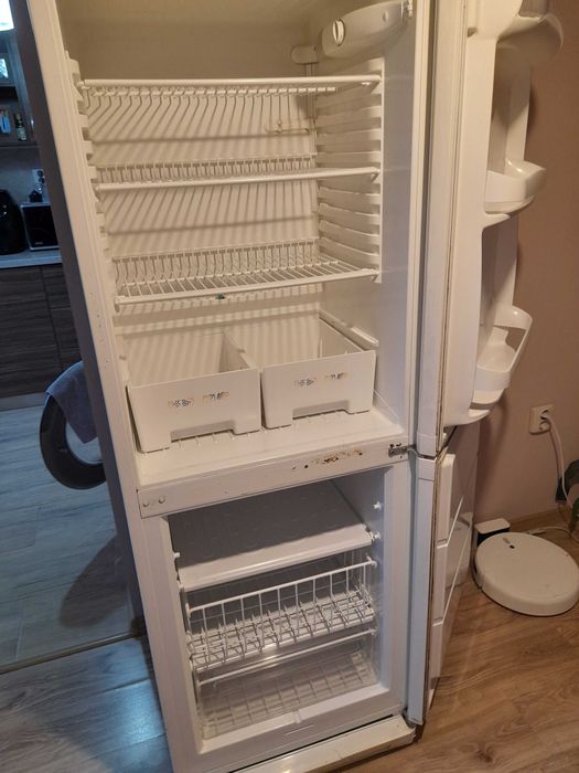 Хладилник с фризер