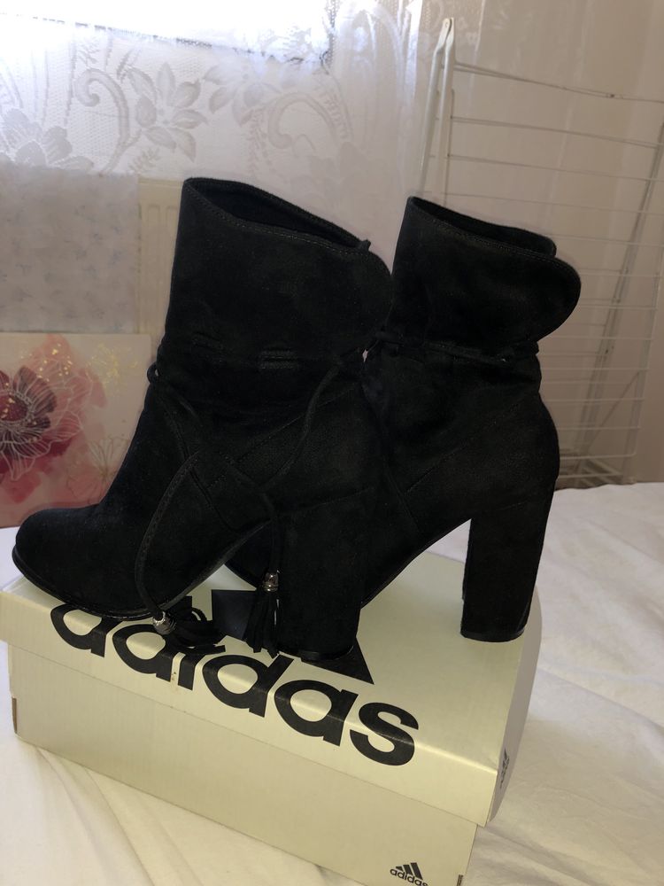 Sandale si botine