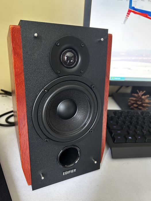 Edifier R1700BTs