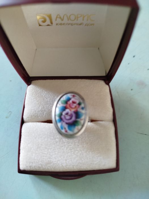 Продам кольцо женское