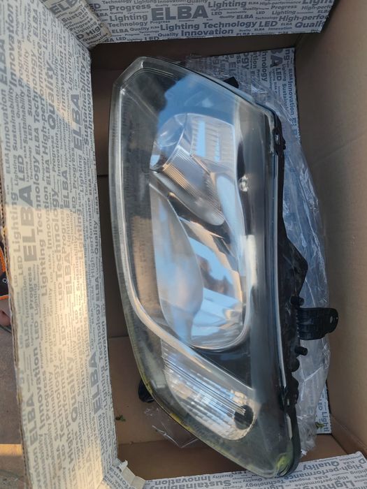 Faruri logan 2015 produs original!!!