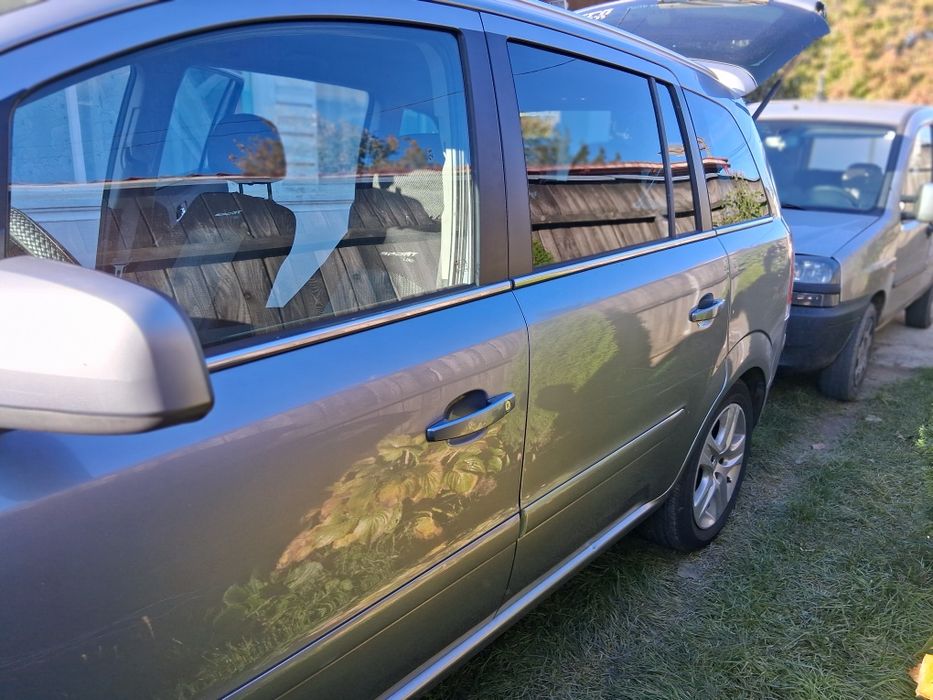 Vind opel zafira GPL 7 locuri din 2010 adusa din Italia pe platforma