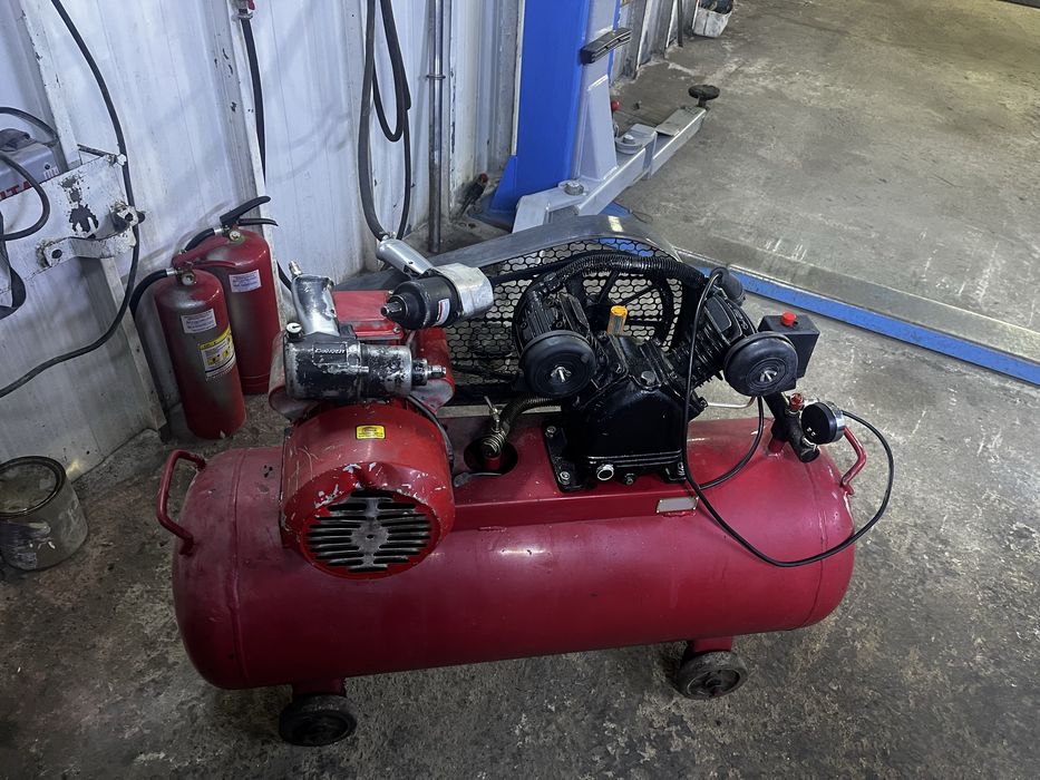 Продам компресср 120л.
