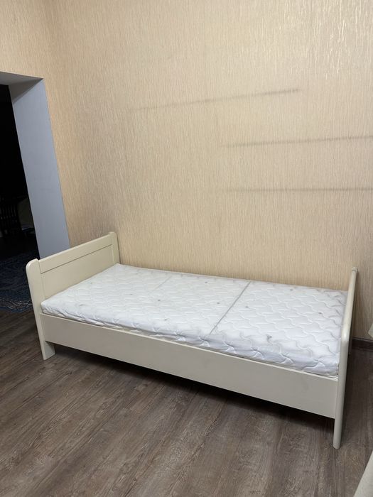 Кровать для спальни