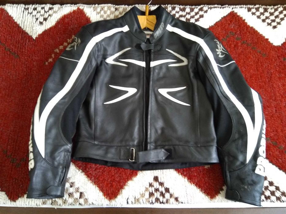 Каска Shark, мото панталон 2, яке 3, ръкавици,колан, дъждобран, чанта.