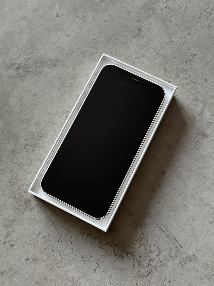 I phone 12 - 64 gb - бял