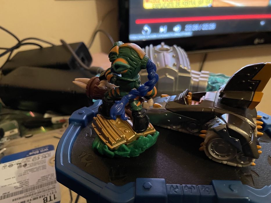 26 figurine portal și disc xbox 360 edition SKYLANDERS SUPERCHARGERS