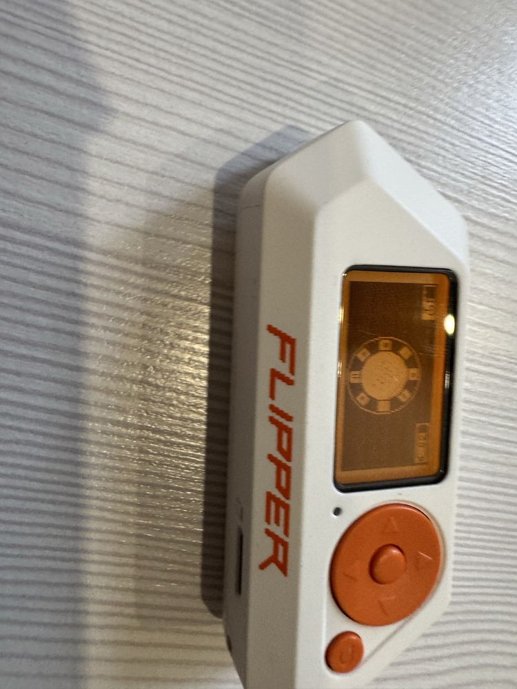 Flipper zero почти новый брал 20 апреля