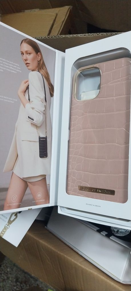 Калъфи за iphone 11 / XR 8 7 / 6 / 12
