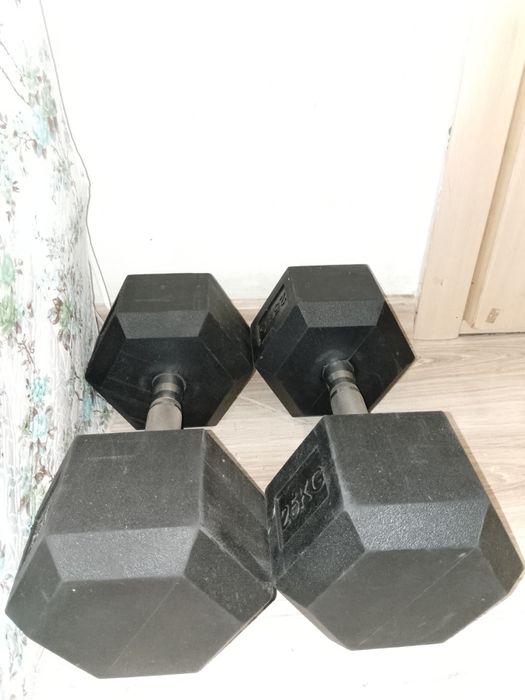 Продам гантели по 25 кг