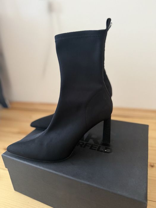 Дамски боти на ток