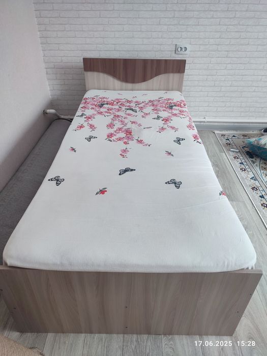 Продам односпальный кроват