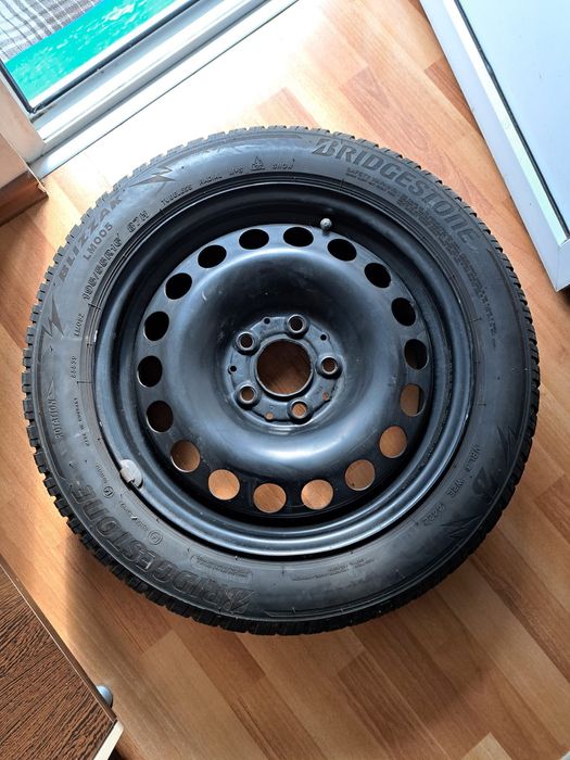 Vând set jante+anvelope Bridgestone iarna blizzak LM005