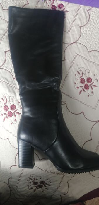 Продам сапожки женские