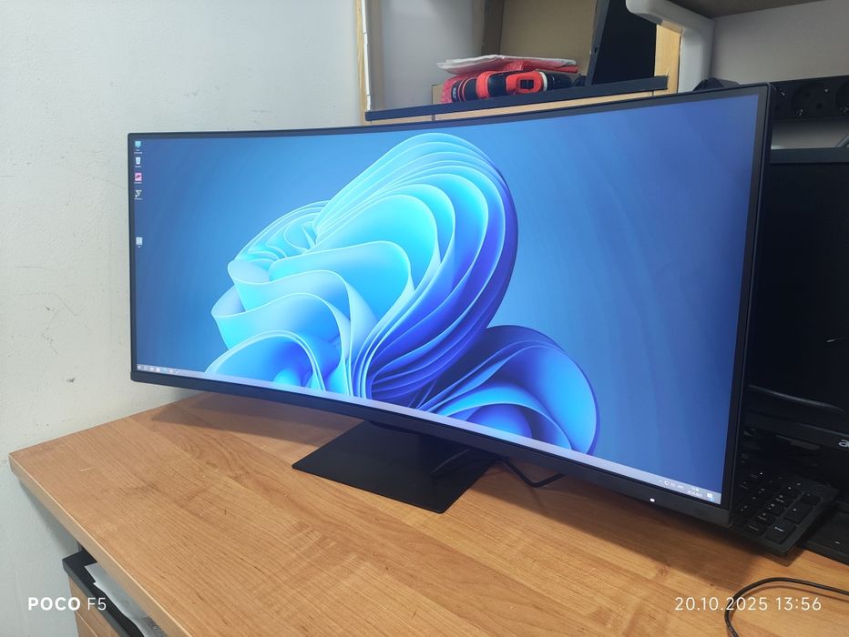 Ультраширокий супер игровой монитор 180Гц