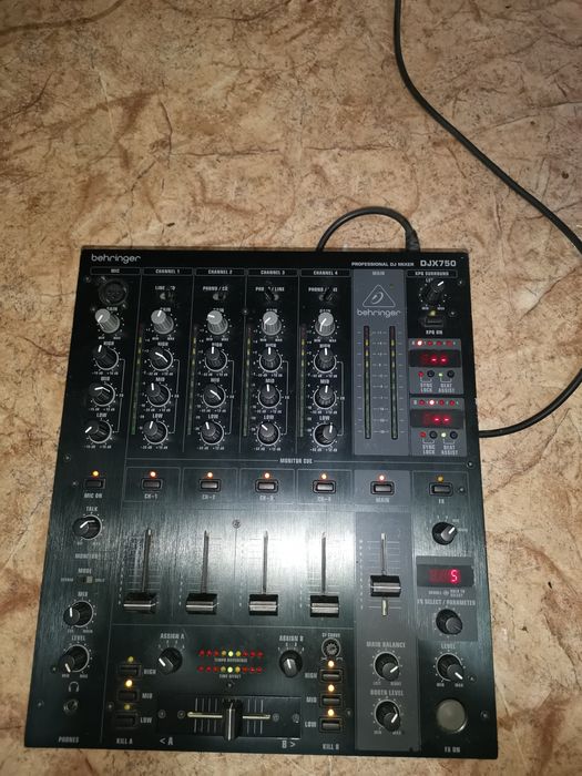 Behringer dj 750 микшер диджейский