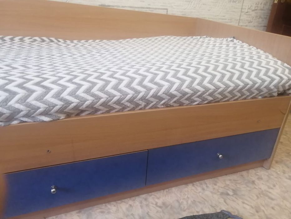 Продам кровать б/у в хорошем состоянии