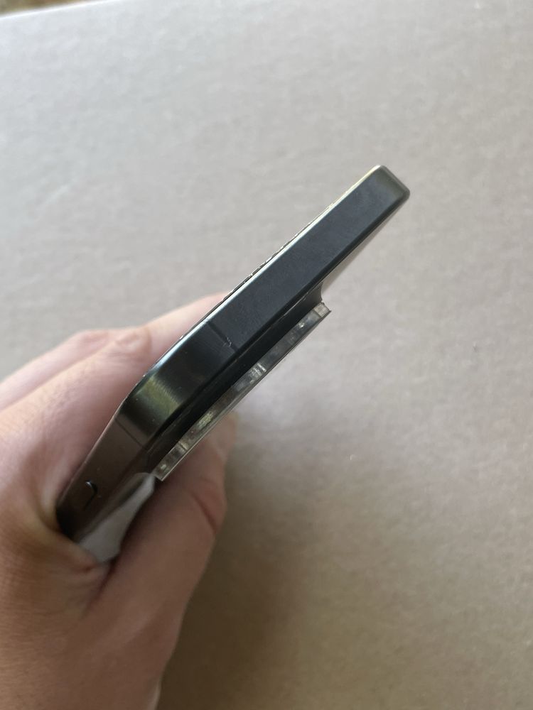 Iphone 15 pro счупен