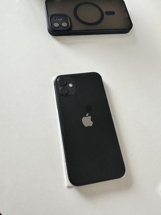 iPhone 11 impecabil 64GB – Folie și huse incluse