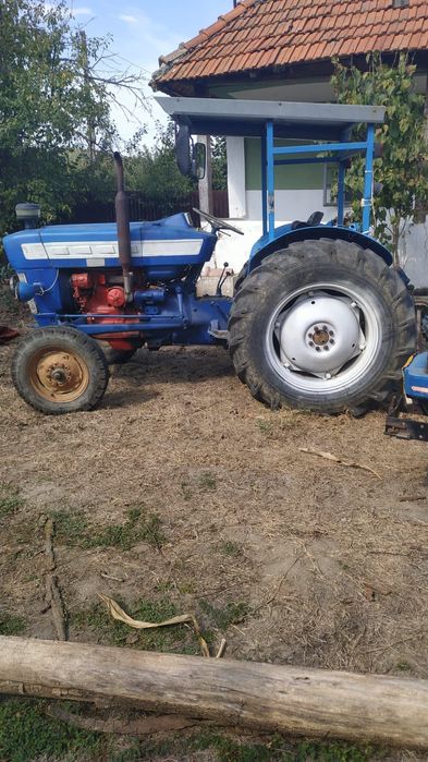 Tractor agricol Ford 3005